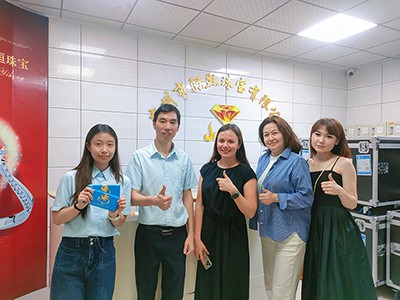 Werksbesuch: Begrüßung kasachischer Partner in unserer Werkstatt in Guangzhou